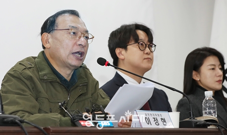 ▲이정현 국민의힘 6.3지방선거 공천관리위원장(왼쪽)이 “이번 공천은 다시 새롭게 시작하기 위한 판 갈이가 되어야 한다”라고 밝히고 있다. Ⓒ영등포시대 