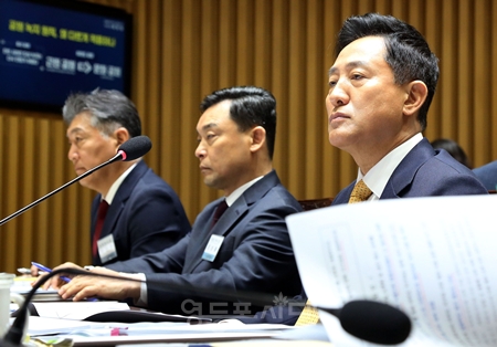 ▲오세훈 서울시장이 국토교통위원회 국정감사에 출석해 의원들의 질의에 답변하고 있다. ⓒ영등포시대