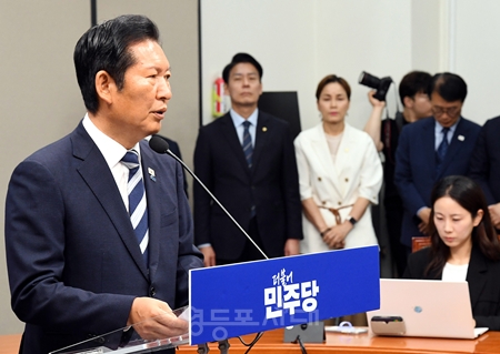 ▲정청래 민주당 대표가 4일 국회에서 기자회견을 열고 6·3 지방선거 결과와 관련해 “서울을 탈환하지 못해 아프다”라고 밝히고 있다. ⓒ영등포시대 