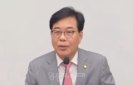 ▲송언석 국민의힘 원내대표가 5일 국회에서 열린 의원총회에서 원내대표직 사임의 뜻을 밝히고 있다./jtbc영상 캡처