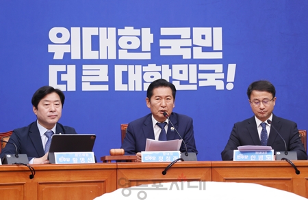 ▲정청래 민주당 대표(가운데)가 6월 17일 국회에서 열린 최고위원회의 모두발언에서 ‘1인 1표제’를 강조하고 있다. ⓒ영등포시대