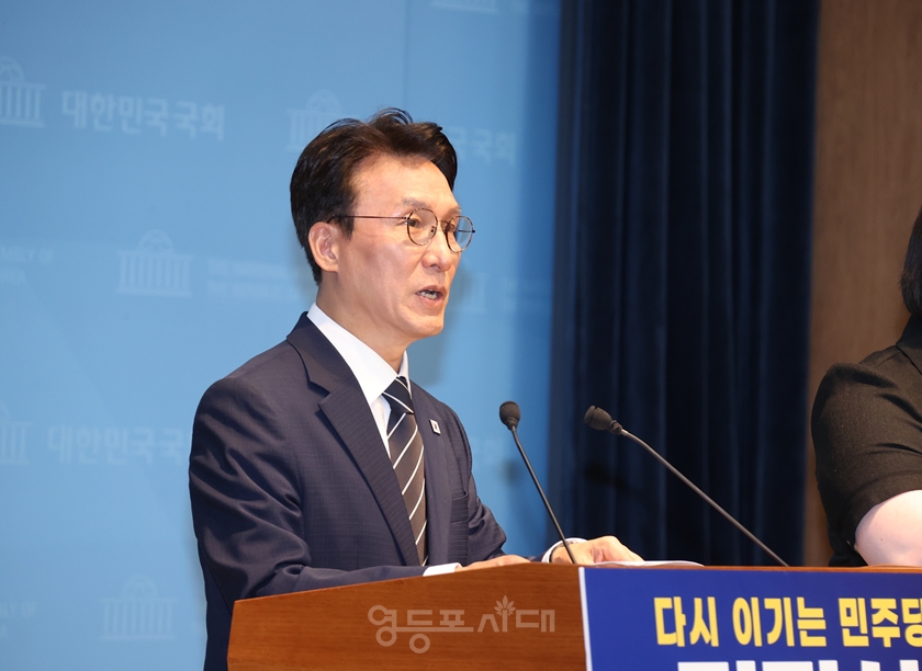 ▲김민석 전 국무총리가 7월 6일 국회 소통관에서 기자회견을 열고 더불어민주당 당대표 출마를 공식 선언하고 있다. ⓒ영등포시대
