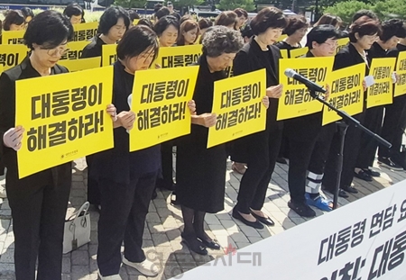 ▲대한간호협회가 7월 7일 오전 청와대 분수대 앞에서 기자회견을 열고 “의료 현장의 목소리 들어달라”며 이재명 대통령 면담을 촉구하고 있다. ⓒ대한간호사협회 홈페이지 갈무리