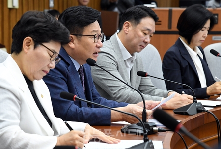 ▲정점식 원내대표가 8월 21일 국회에서 열린 원내대책회의 모두 발언에서 이재명 정부와 민주당 대북 정책에 대해 강하게 비판하고 있다. ⓒ영등포시대