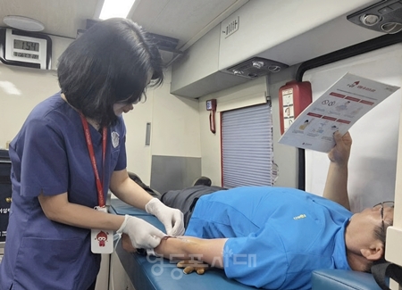▲한국철도 수도권서부본부 직원들이 ‘생명나눔! 헌혈 행사’에 참여하고 있다. ⓒ한국철도 수도권서부본부