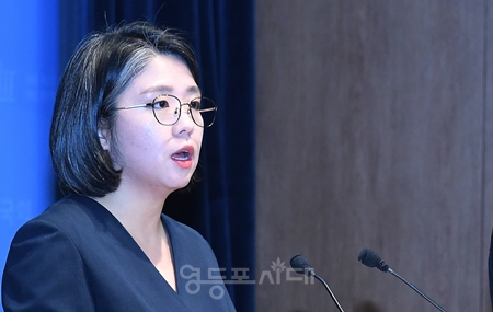 ▲용혜인 성평등가족부 장관 후보자는 9월 13일 국회 소통관에서 기자회견을 열고 “그 (장관) 직을 수행하는 것은 현실적으로 어렵다고 판단했다”라며 장관직 후보자직 사퇴를 선언했다. ⓒ영등포시대