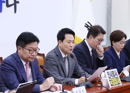▲장동혁 대표(왼쪽에서 두 번째)가 9월 14일 국회에서 열린 최고위원회의 모두 발언에서 정부와 민주당을 향해 맹폭을 가하고 있다. ⓒ영등포시대 