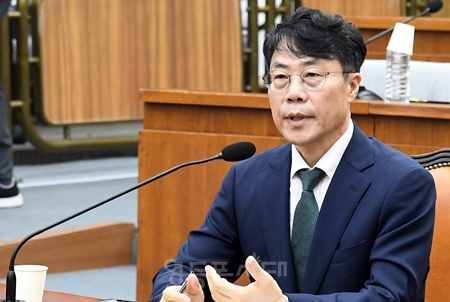 ▲김성수 대법관 후보자가 청문위원들의 질의에 답변하고 있다. ⓒ영등포시대