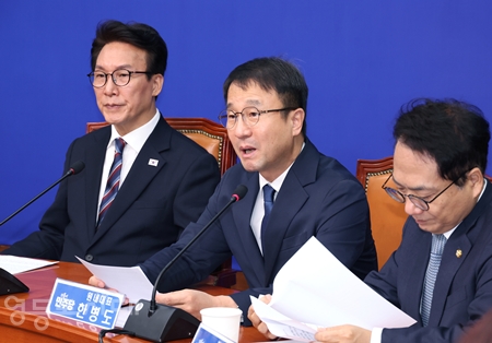 ▲ 한병도 원내대표(가운데)가 30일 최고위원회의에서 김태규·이진숙·주진우 의원에 대한 징계를 촉구하고 있다. ⓒ영등포시대